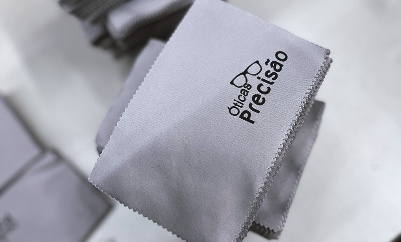 Higiene das Lentes: O Papel Fundamental da Flanela na Prevenção de Contaminações
